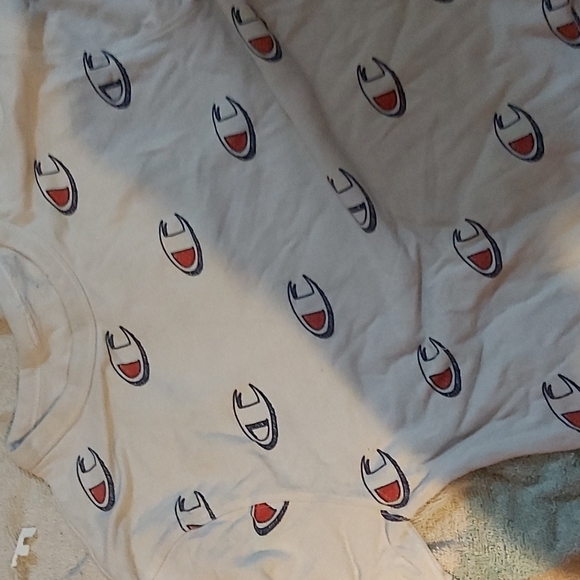 Champion t-shirt small - Picture 2 of 2